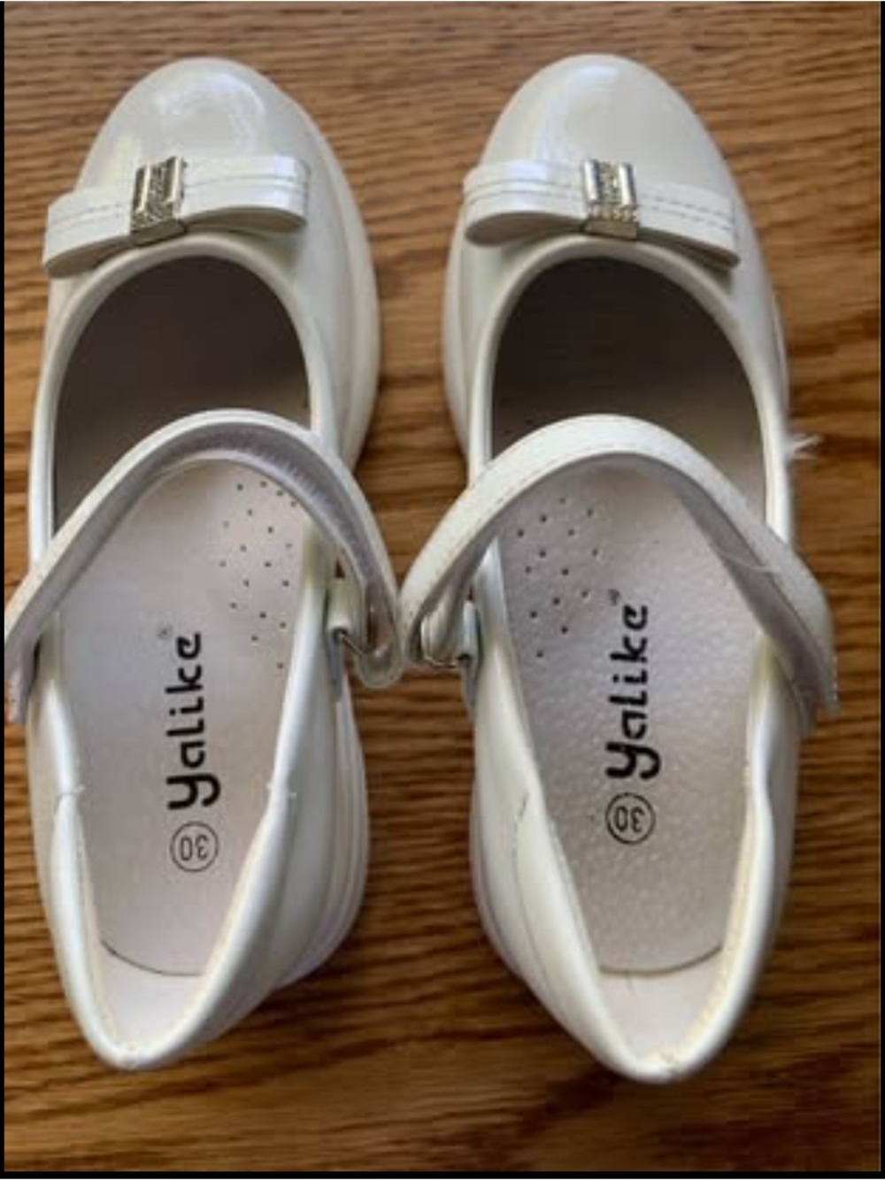 Girls' White Mary Jane Dress Shoes with Bow - Picture 3 of 3